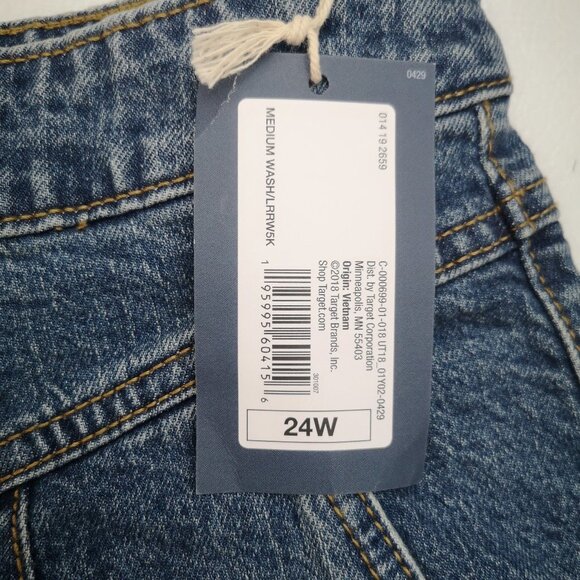 NWT Universal Thread Ladies Size 24W Medium Wash High Rise A-line Jean Shorts - Picture 9 of 16